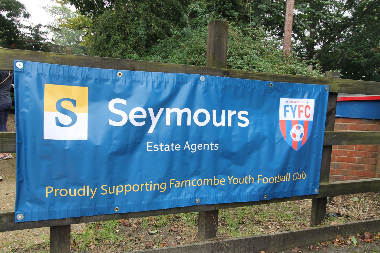 Seymours-Godalming-Supports-Farncombe-Youth-Football-Club