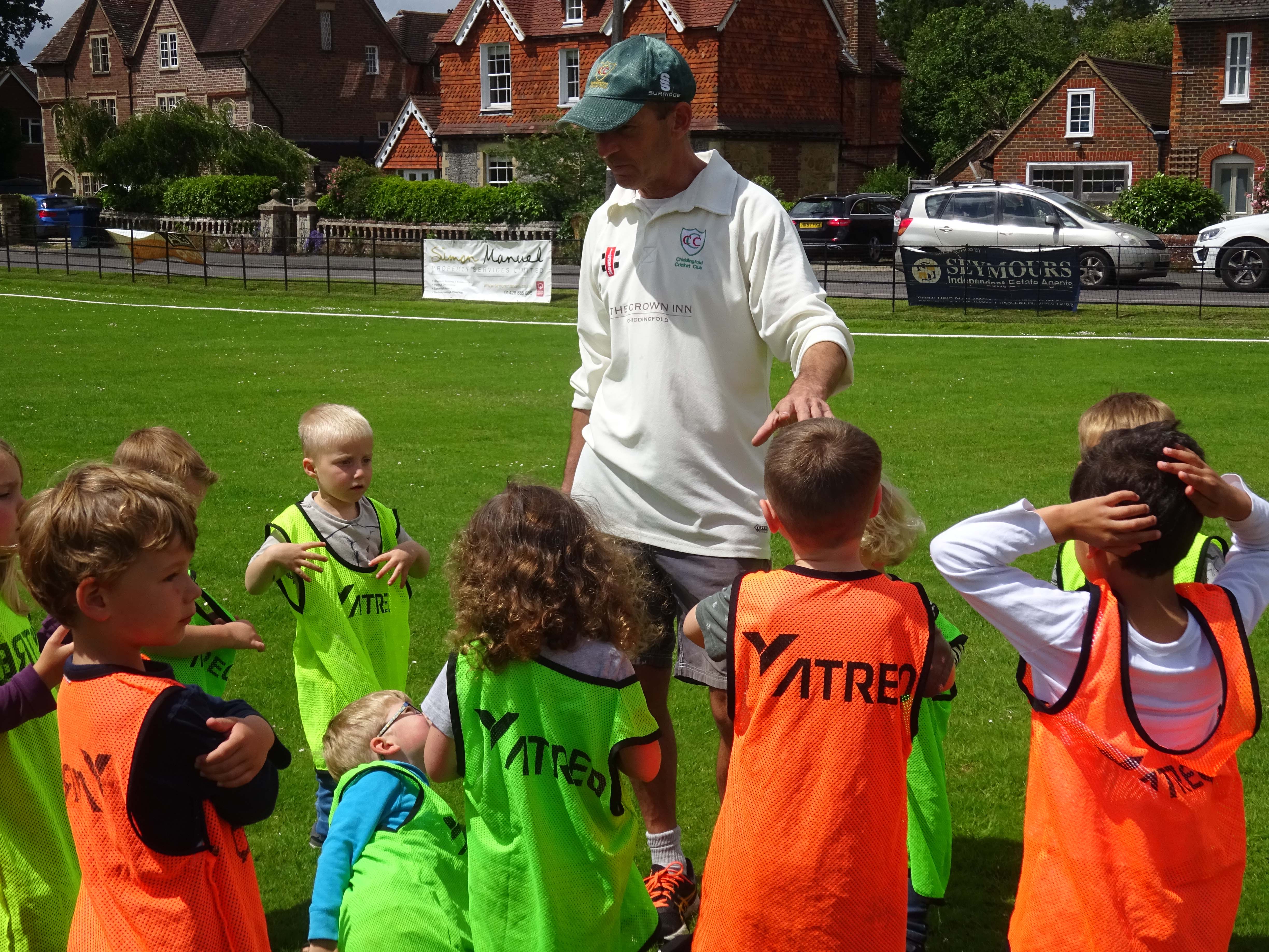 Seymours-Haslemere-Support-Cricket-coaching