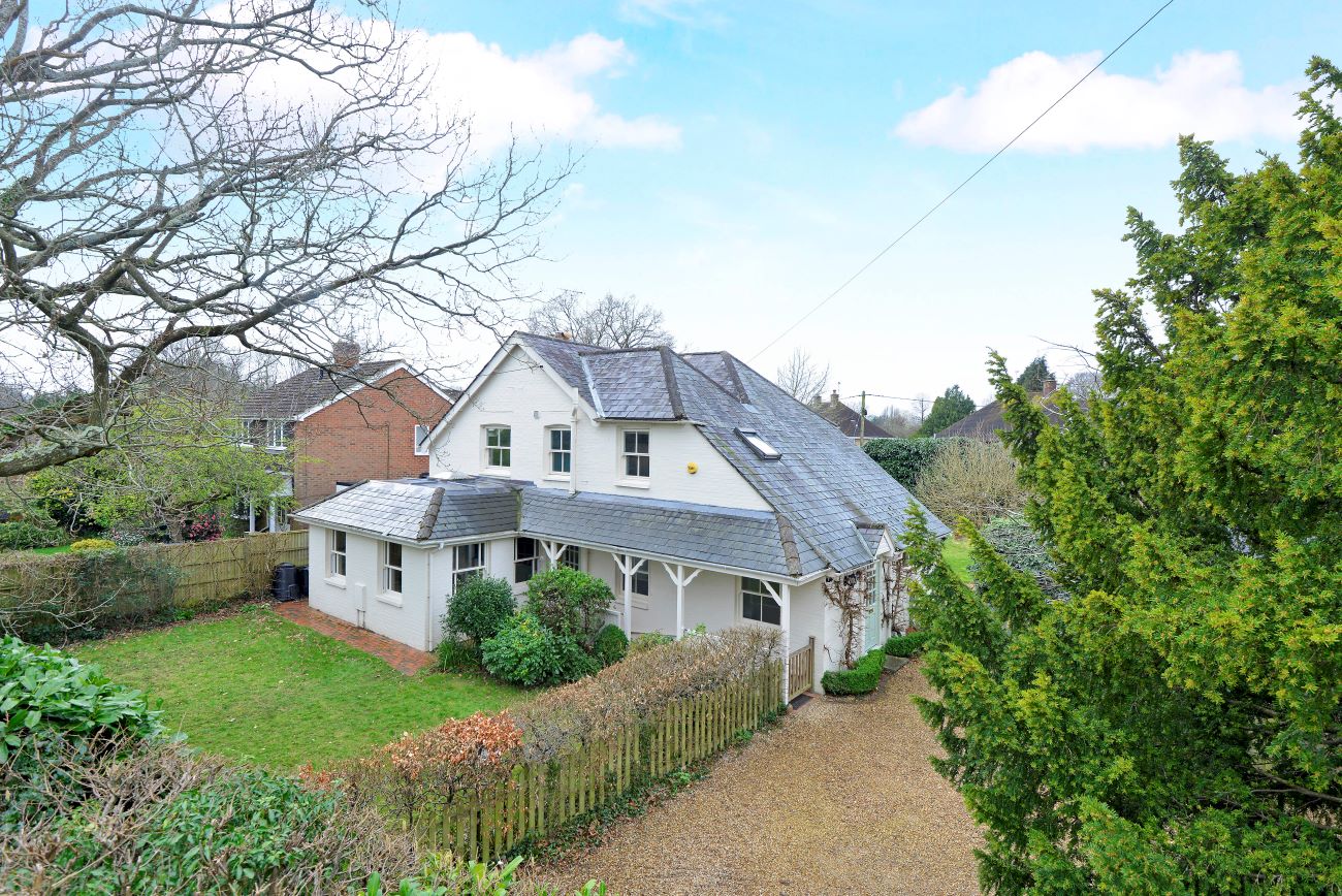 property-marketed-by-seymours-godalming
