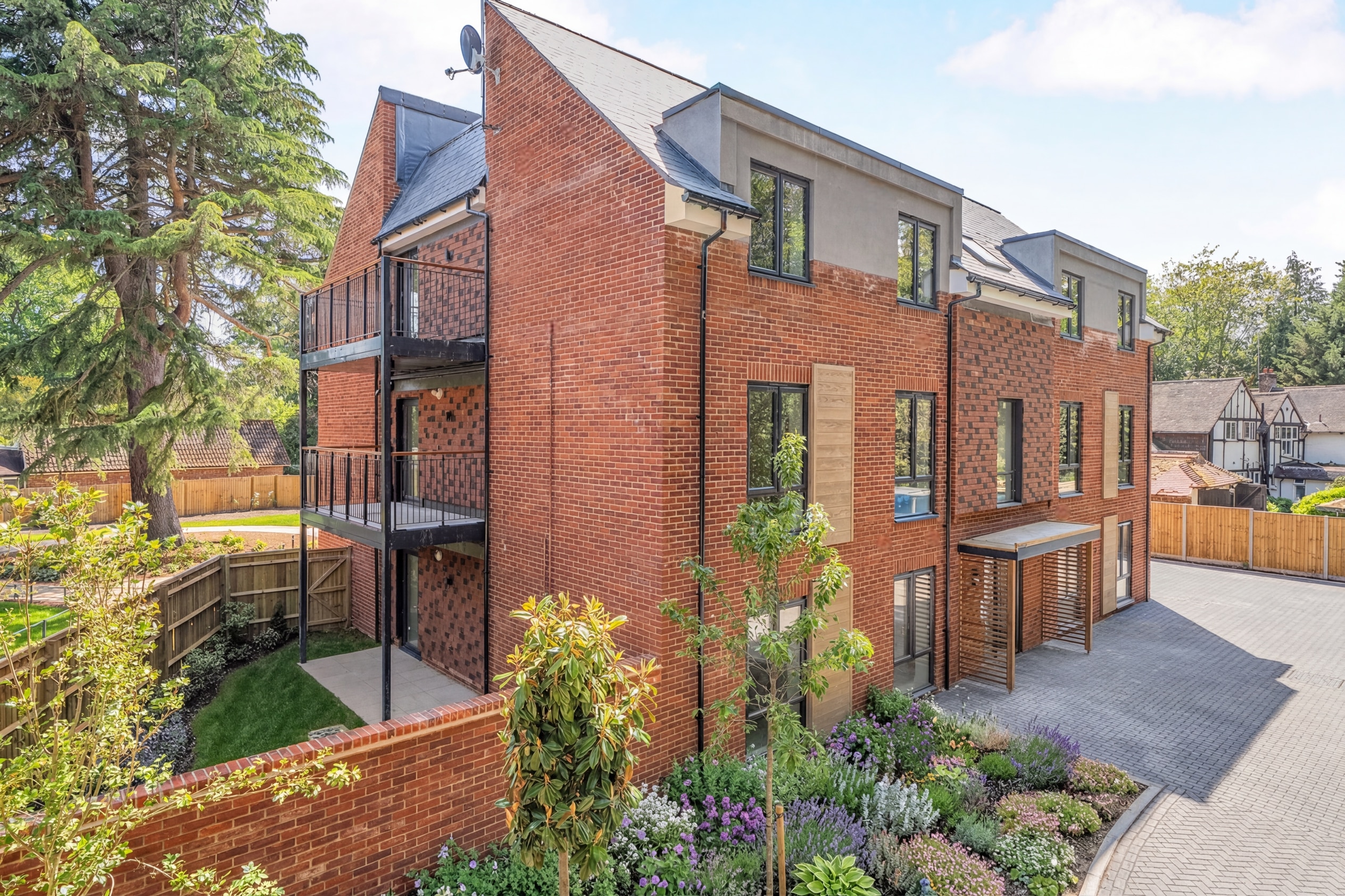 Carlton Road, Horsell GU21 4HQ